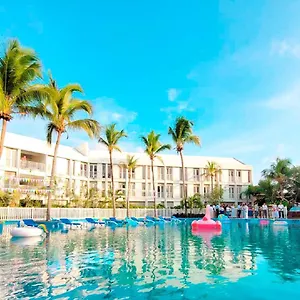 Hotel On Vacation Blue Cove